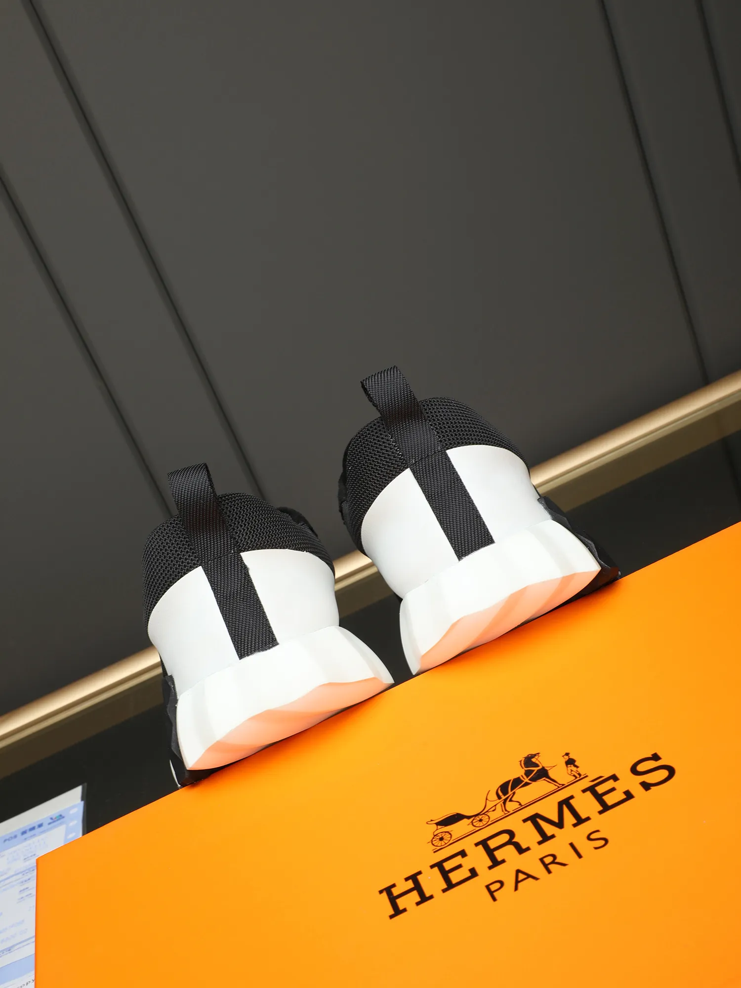 Men's shoes 💰460 [Hermes] fe new arrival~ New Bouncing sneakers Hermès are the most comfortable shoes, no one else⃣️, they are very light on the feet and look great, you will not feel tired when you go shopping and running around 👍 Very light and comfortable, extremely light, suitable for both sports and leisure, and feel great when you step on them! It’s up to you to choose, there’s always what you want~ ✔️Fabric: First layer frosted➕Imported glue➕Breathable mesh ✔️Inner lining: Imported mesh ✔️Outsole: Original outsole ✔️Size: Men’s 38-44 (45 custom-made)